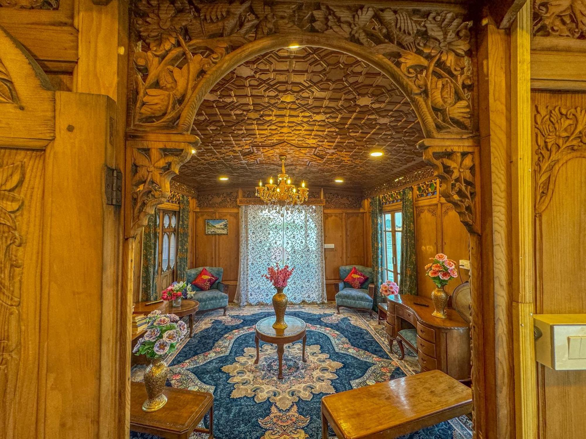 Hotel Peacock Houseboats à Srīnagar Extérieur photo
