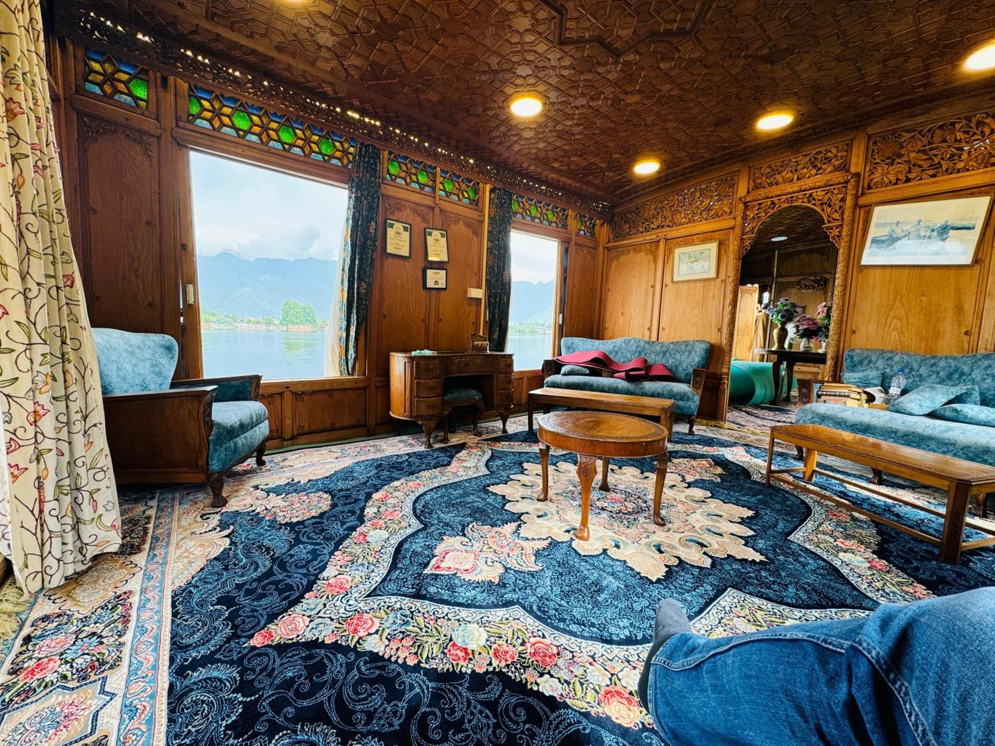 Hotel Peacock Houseboats à Srīnagar Extérieur photo