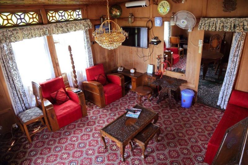 Hotel Peacock Houseboats à Srīnagar Extérieur photo