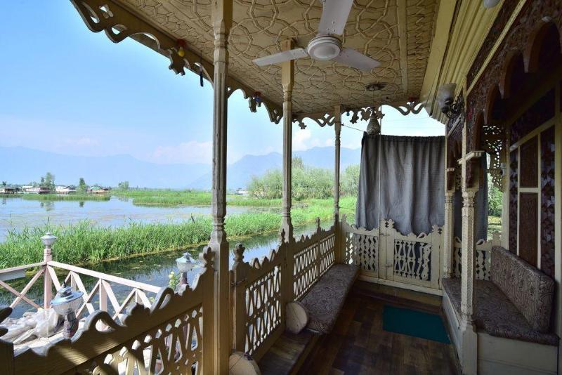 Hotel Peacock Houseboats à Srīnagar Extérieur photo