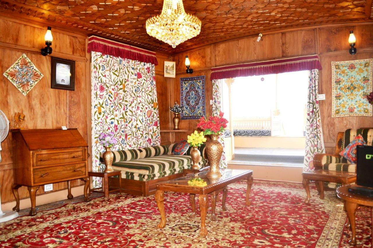 Hotel Peacock Houseboats à Srīnagar Extérieur photo