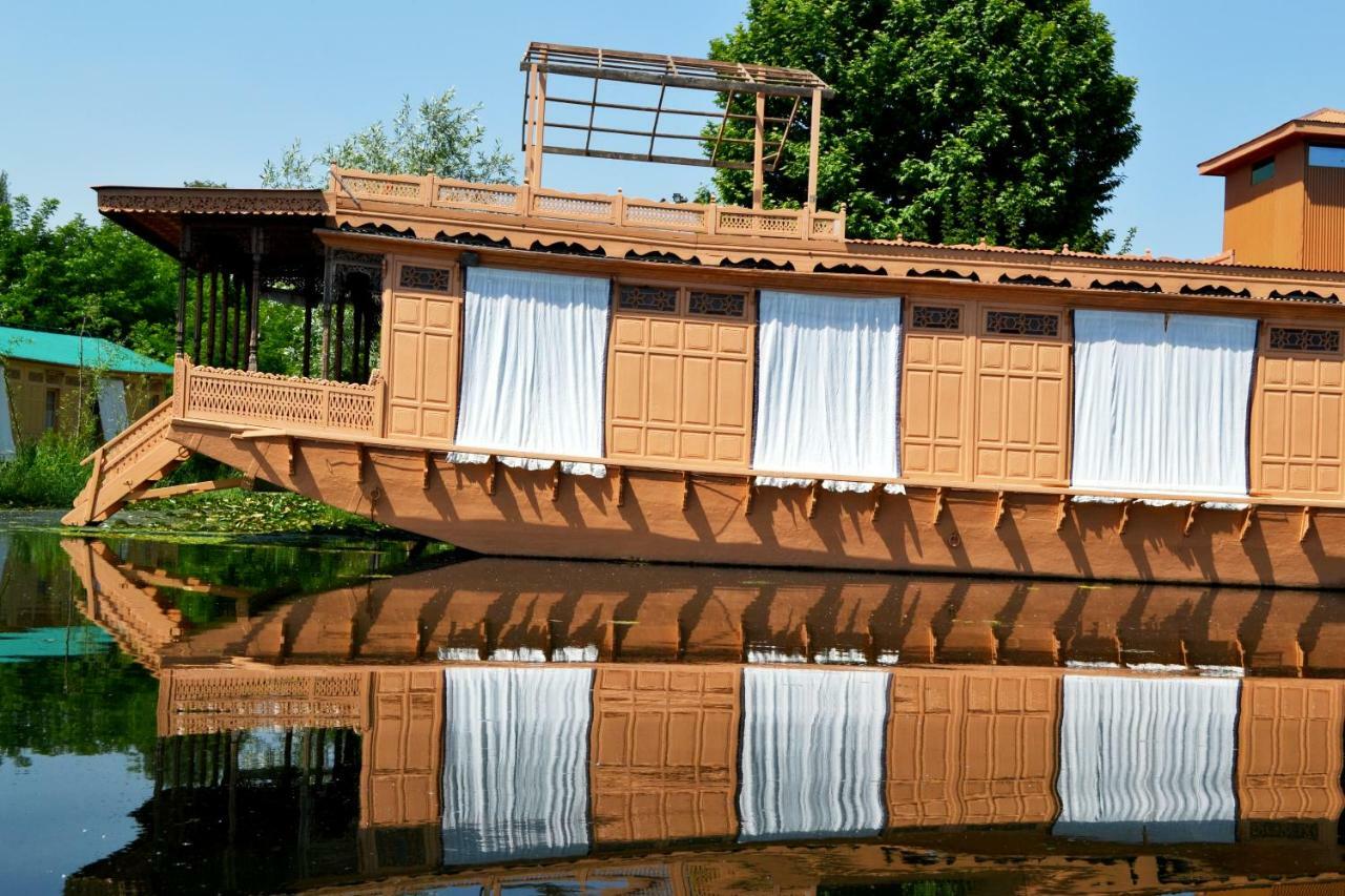 Hotel Peacock Houseboats à Srīnagar Extérieur photo