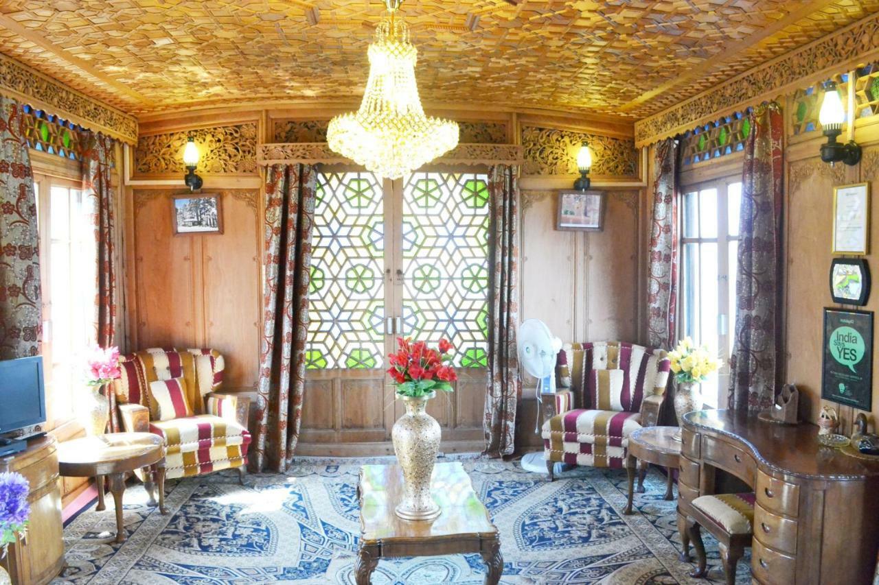 Hotel Peacock Houseboats à Srīnagar Extérieur photo