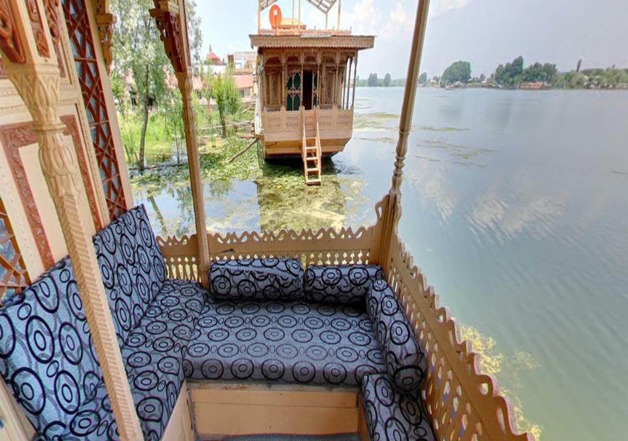 Hotel Peacock Houseboats à Srīnagar Extérieur photo