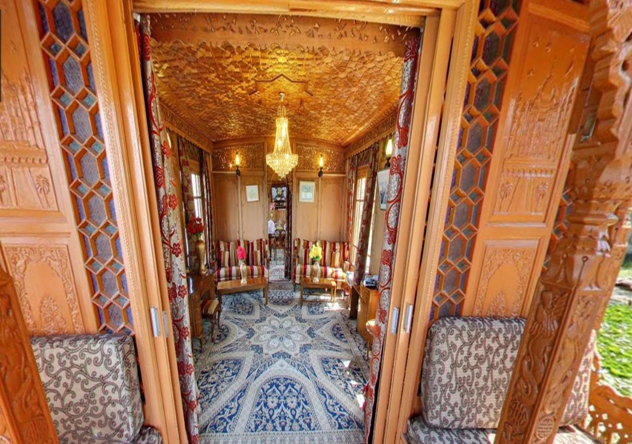 Hotel Peacock Houseboats à Srīnagar Extérieur photo